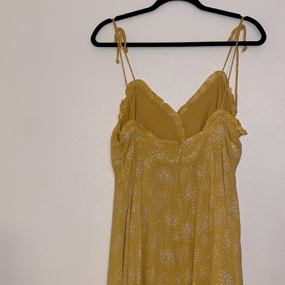 Yellow midi dress. Size medium - Picture 5 of 6